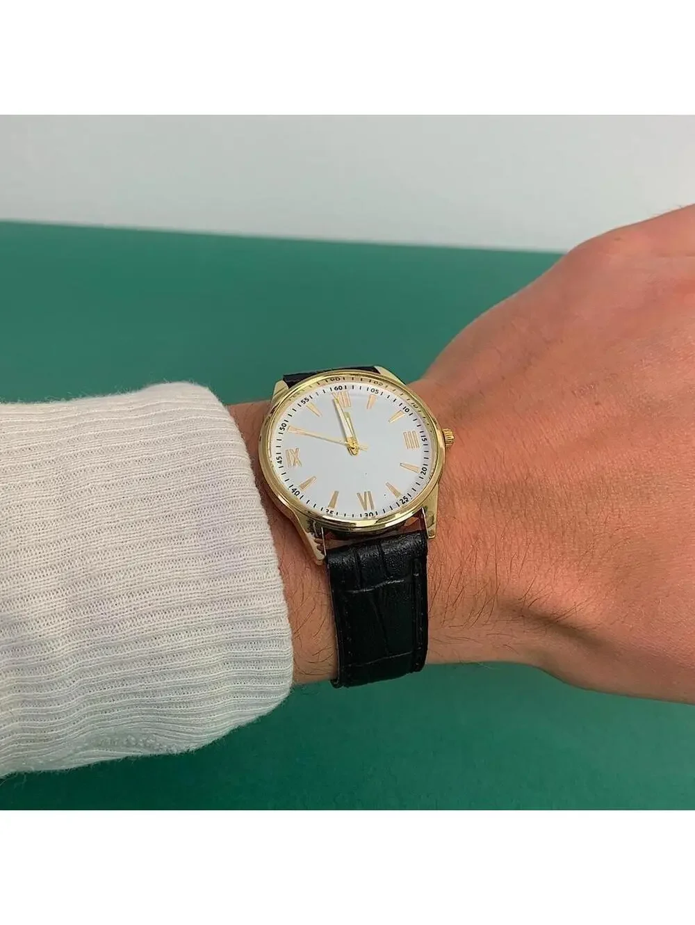 Minimalistic Black essential vintage 90s style gold and leather style band